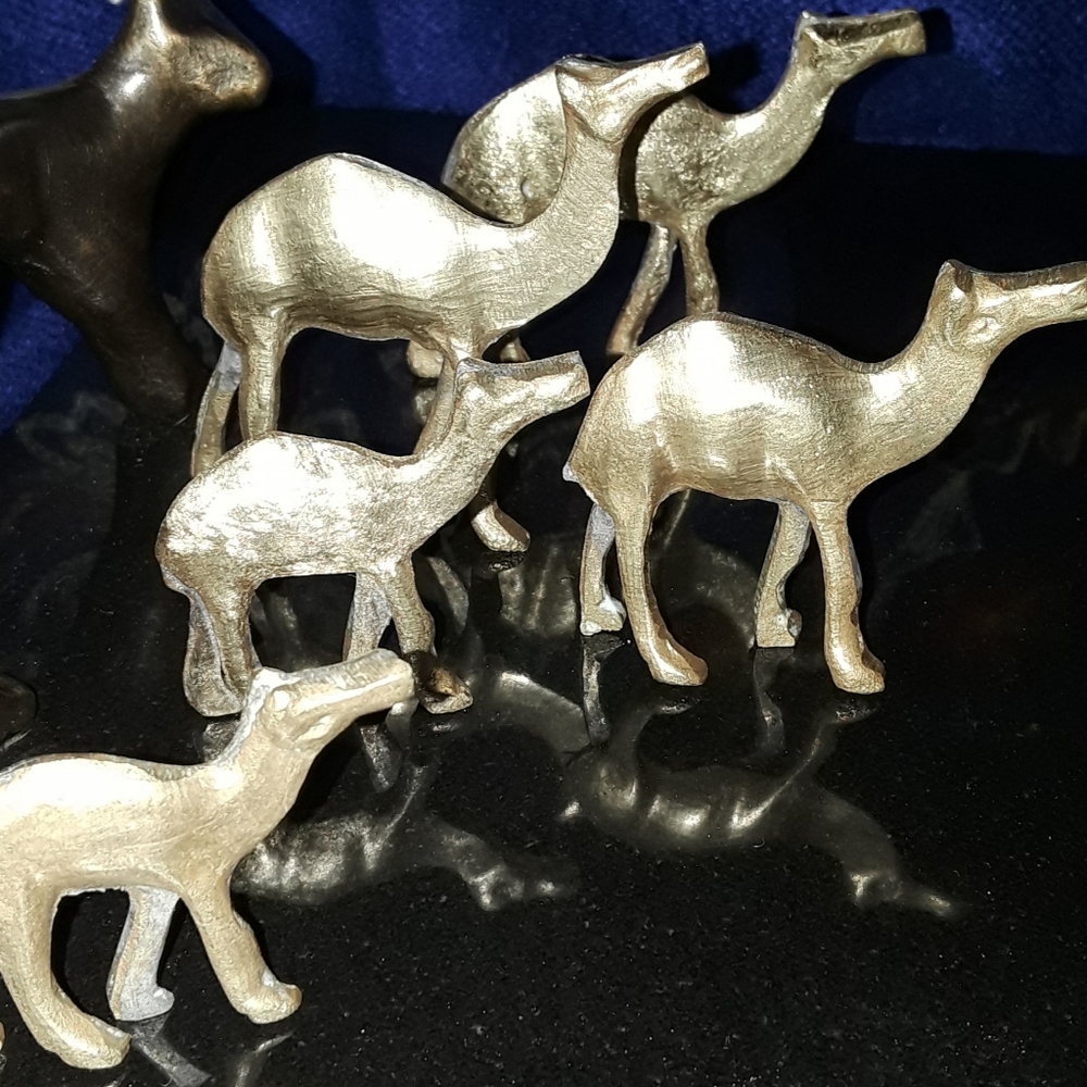 COLLECTION BRASS FIGURINES
